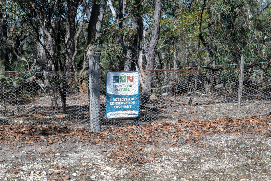 Tust for Nature sign on Steiglitz residence fence